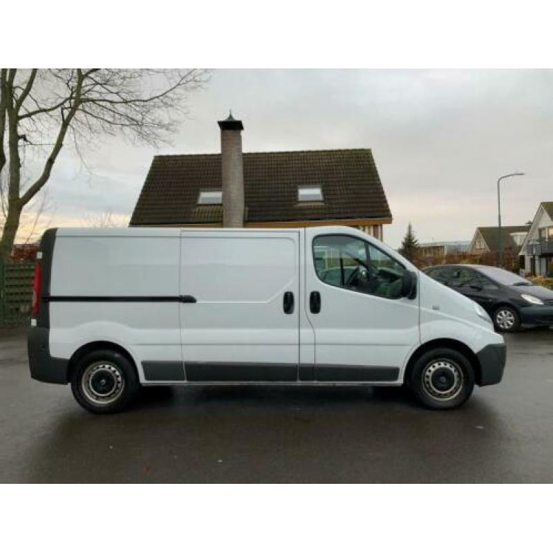 Renault Trafic 2.0 dCi T29 L2H1 Générique / BJ 2012 / 6-BAK