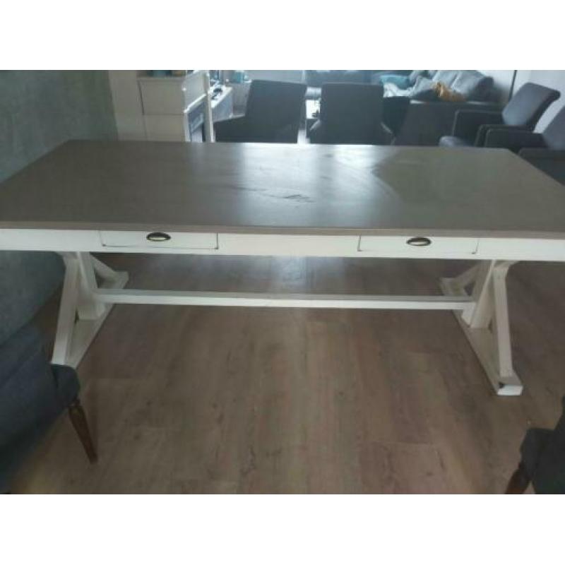 Eettafel met stoelen