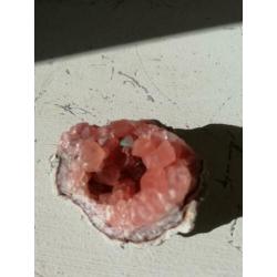 Roze amethist geode in doosje van 43mm