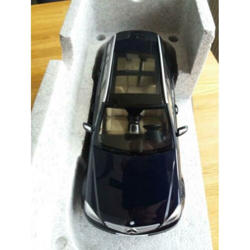 Dealer Autoart Mercedes Benz C T Model Blauw