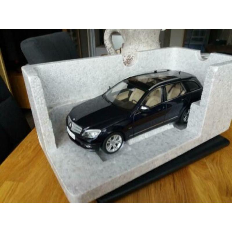 Dealer Autoart Mercedes Benz C T Model Blauw