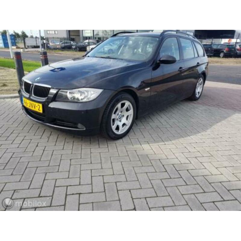 BMW 3-serie Touring 320i Business Line