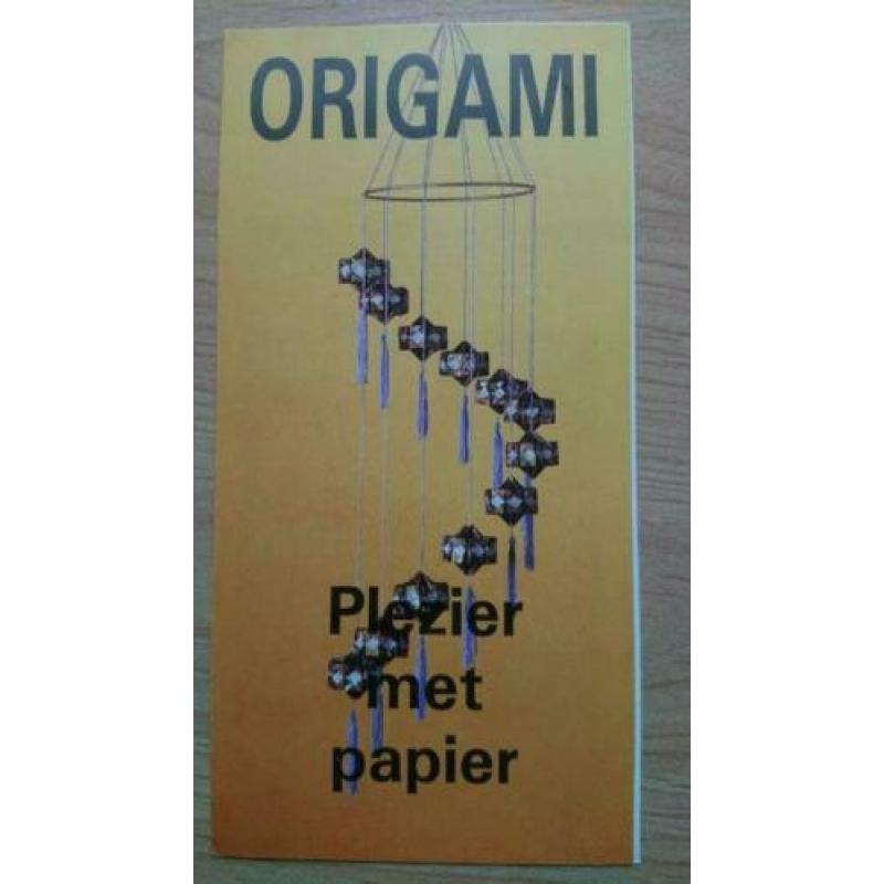 65 origami boekjes het gehele corona jaar vouwen