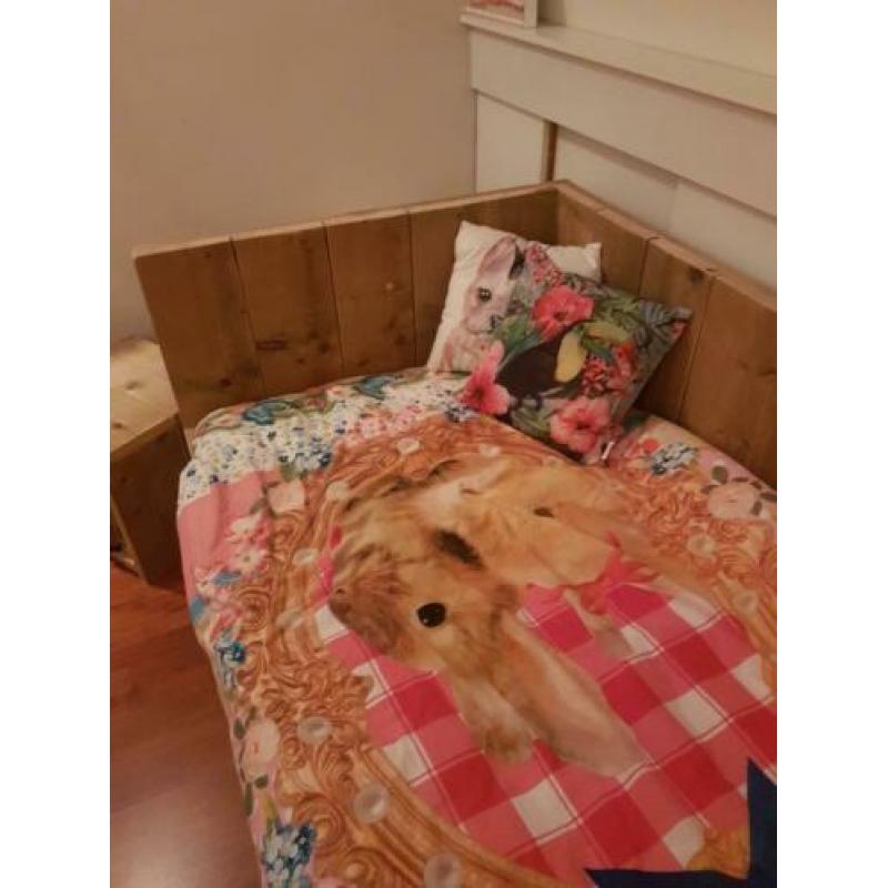 Kajuitbed met bedlade steigerhout