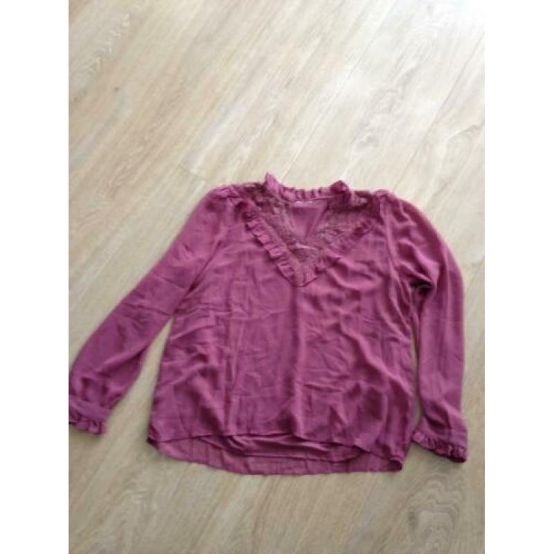 NIEUW BLOUSE OUD ROZE MT 42 MET V HALS KANT RUCHES (Box A)
