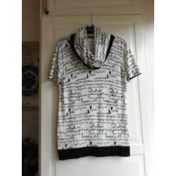 Leuke top truitje met text van Caroline Biss mt 40