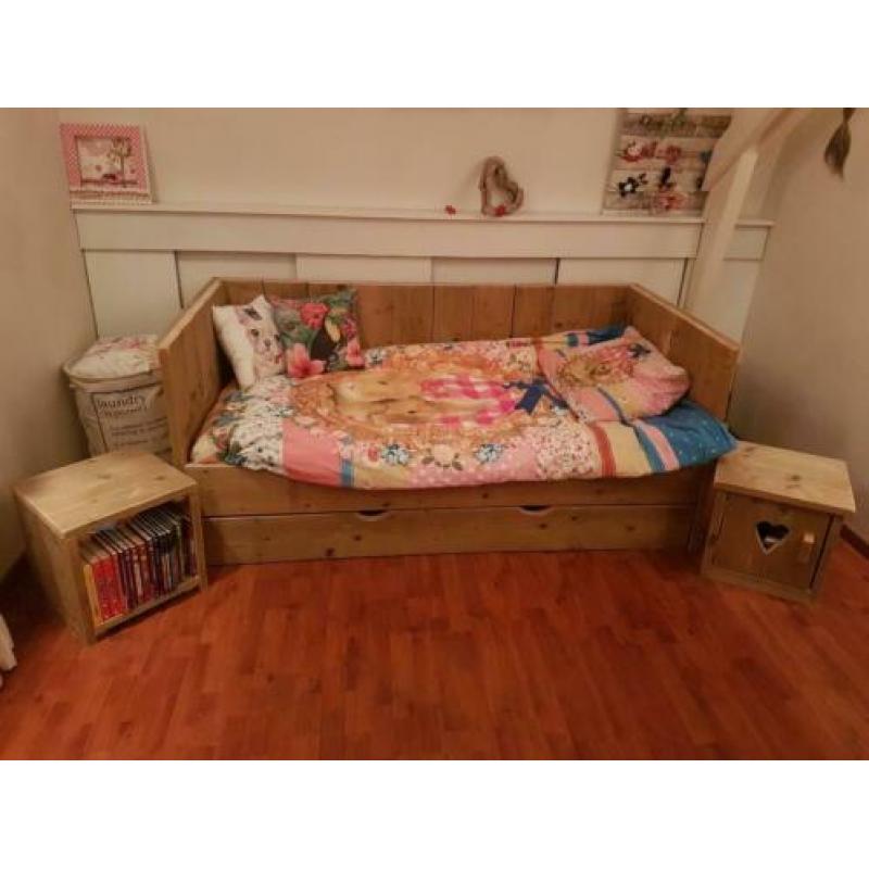 Kajuitbed met bedlade steigerhout