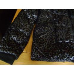 Zwarte panterprint FB Sister jas, maat XL = L