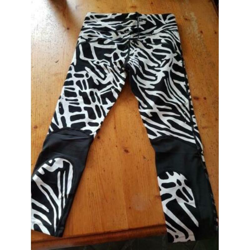 Nike nieuwe 3/4 broek maat S zwart wit
