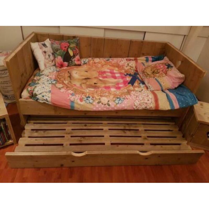 Kajuitbed met bedlade steigerhout