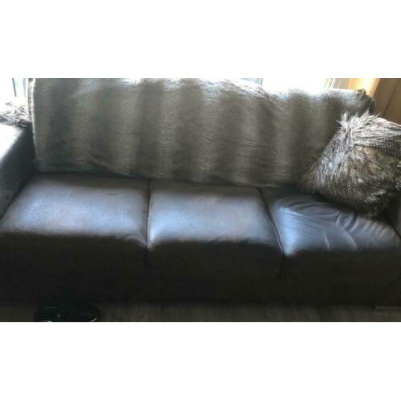 Te koop 2-3 Zits banken en salontafel