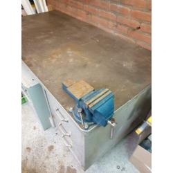 Werkbank met laden + bankschroef
