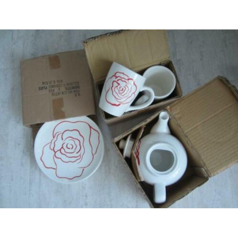 servies koffie/theepot aardewerk nieuw.