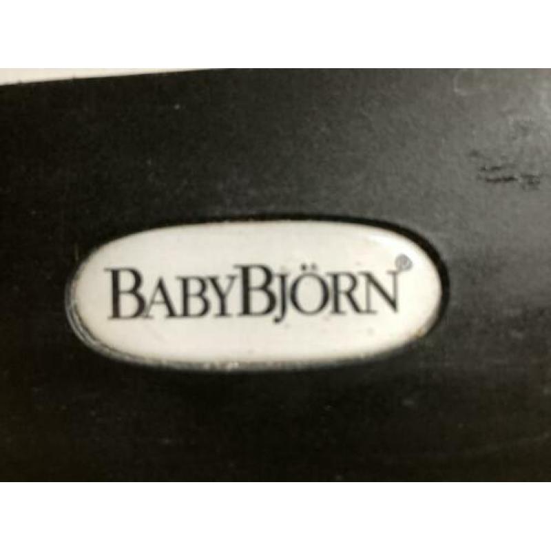 Wipstoel van BabyBjörn, inclusief speelboog van TinyLove