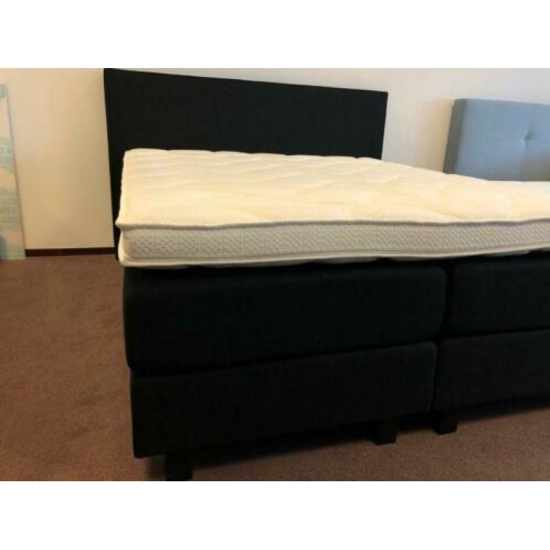 Boxspring vlak zwart 160 x 200