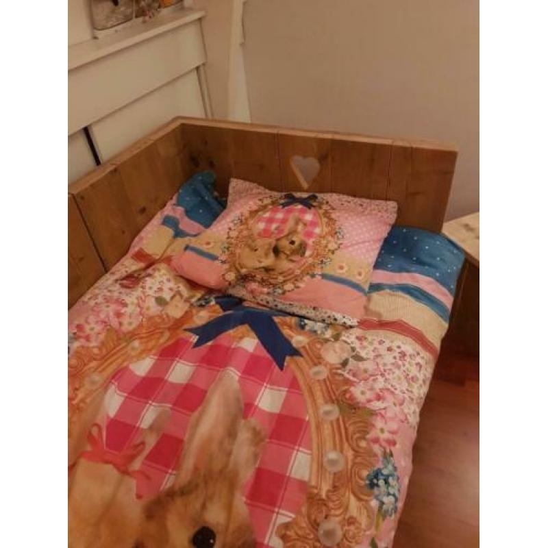 Kajuitbed met bedlade steigerhout