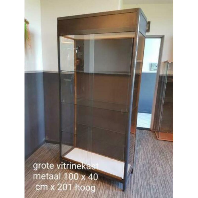 Industriële vitrine kast groot stevig
