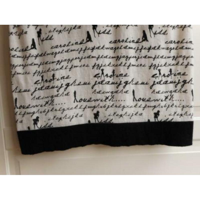 Leuke top truitje met text van Caroline Biss mt 40