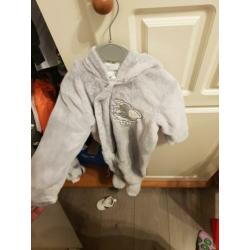 Volle doos baby kleding incl zwitsal producten