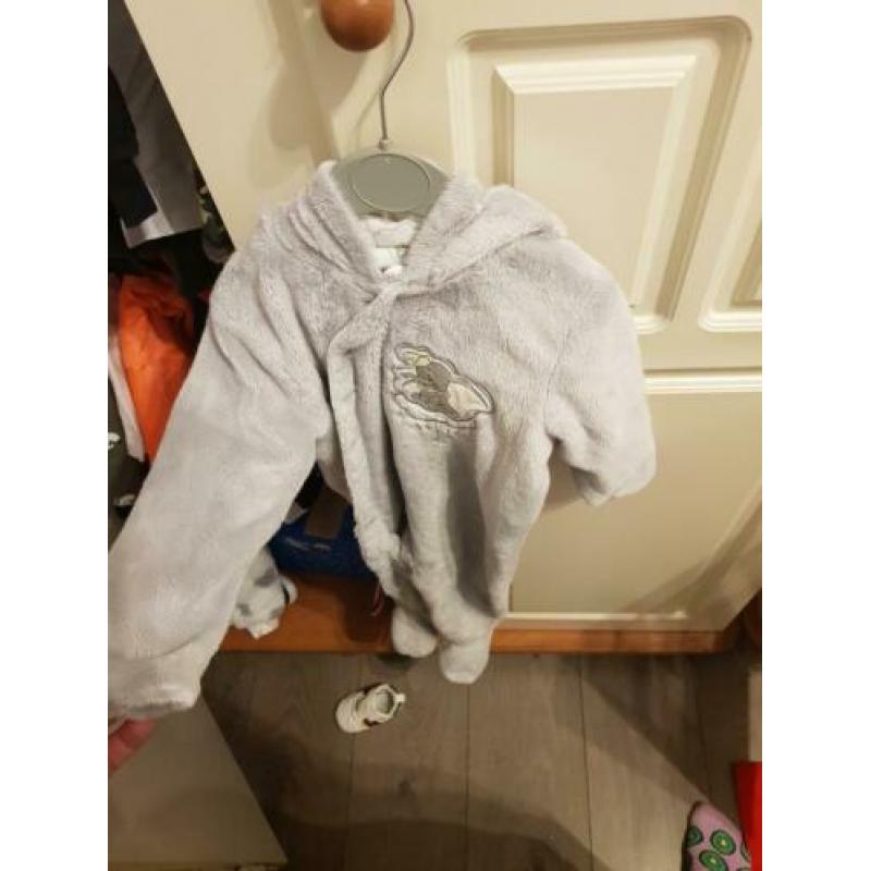 Volle doos baby kleding incl zwitsal producten