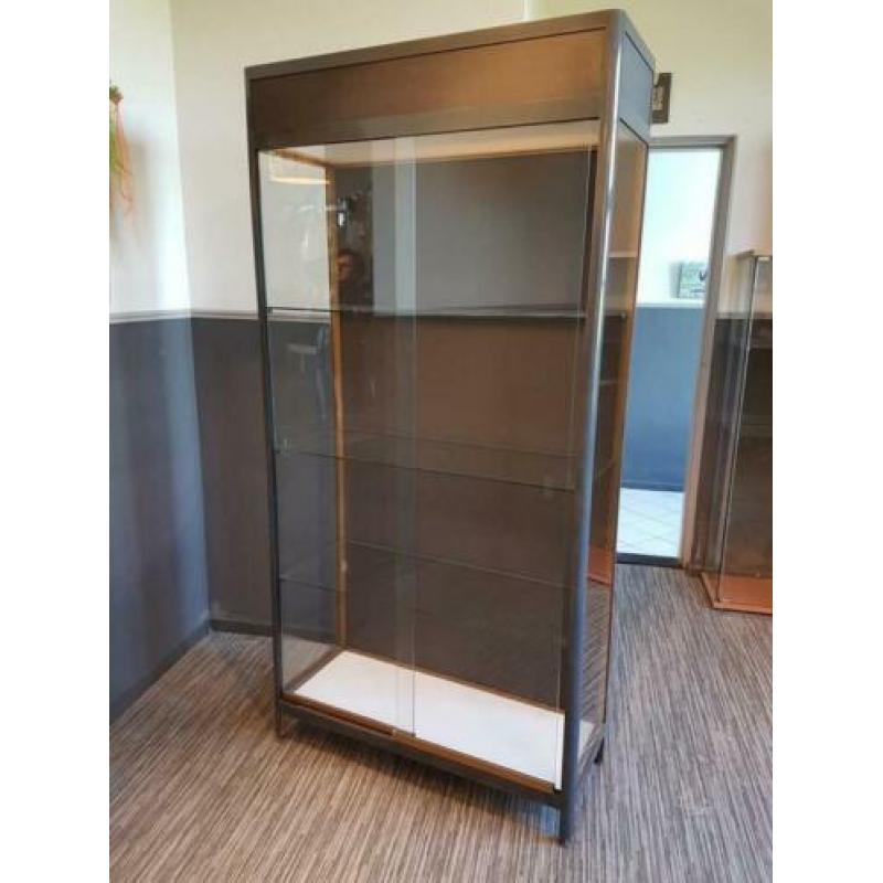Industriële vitrine kast groot stevig