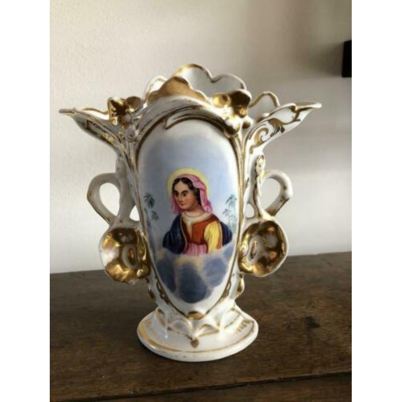 2 antieke religieuze vaasjes / kaststel