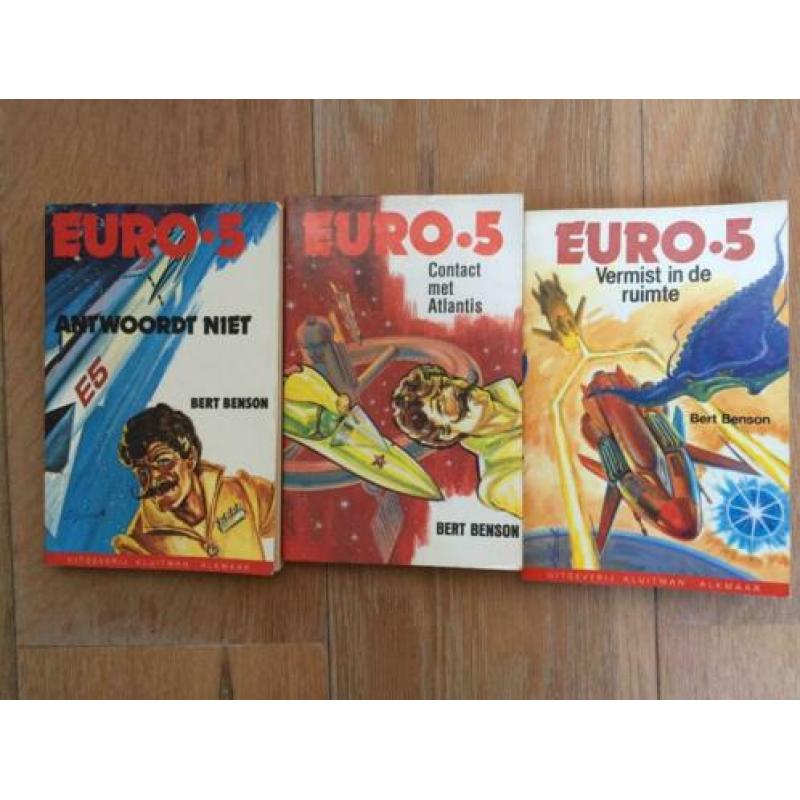 3 boeken EURO.5, 5 boeken Bob Evers, 8 boeken De Vijf