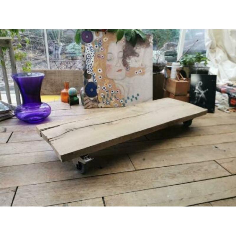 Mooi ! Stoere boomstam tafel industrieel, wielen beukenhout