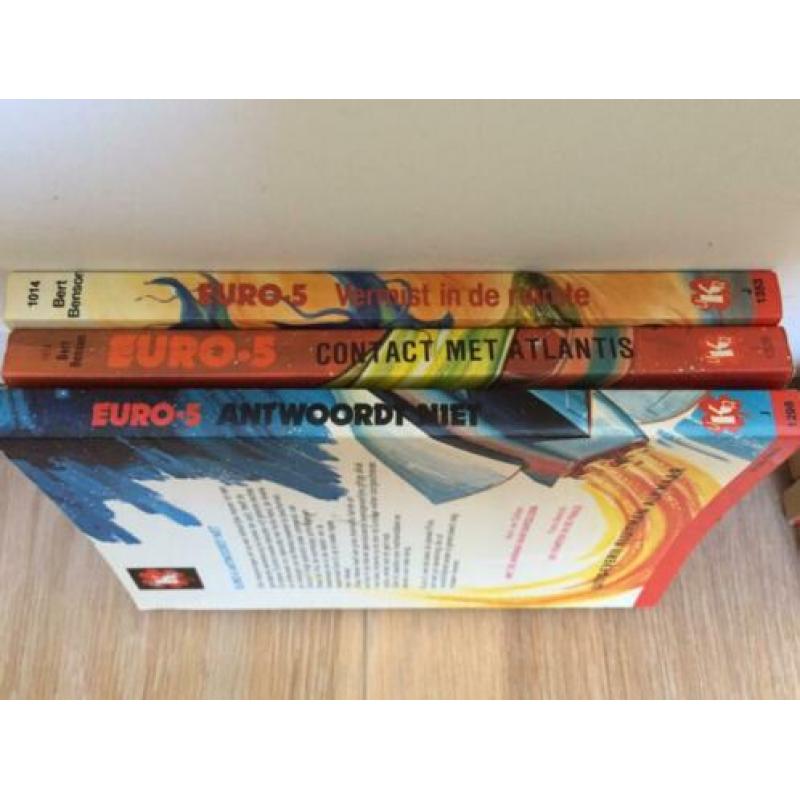 3 boeken EURO.5, 5 boeken Bob Evers, 8 boeken De Vijf
