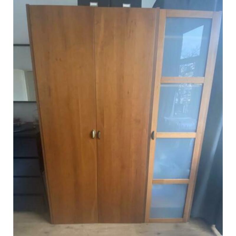 Kledingkast bruin hout