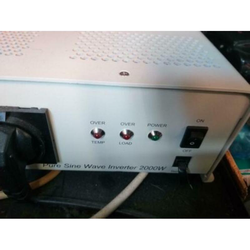 Samlex omvormer 2000 Watt 24V--220V