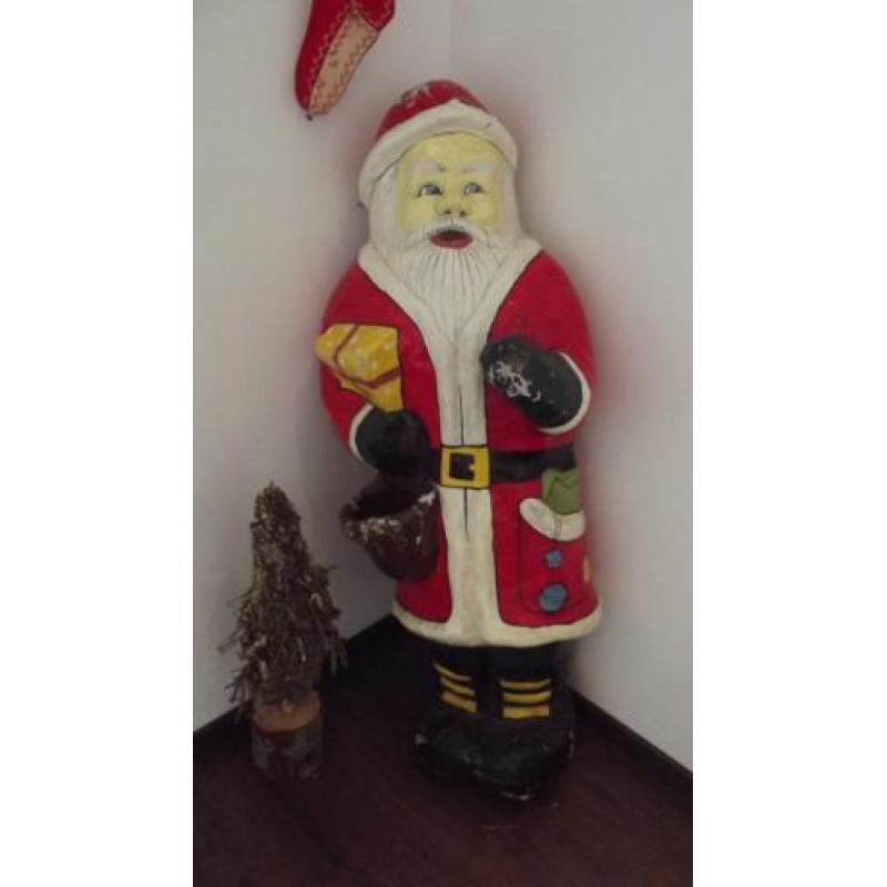 antieke papier mache kerstman met kerstboompje kerst