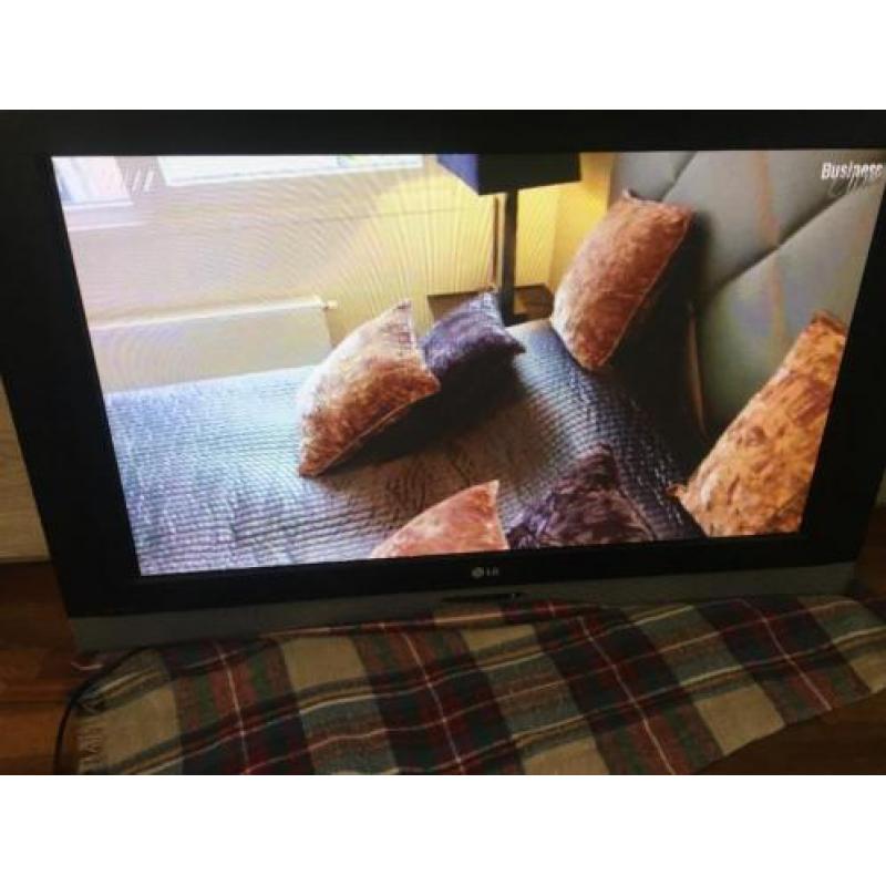 LG Plasma tv 42 INCH .!