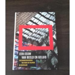 Een eeuw beeld en geluid. radio en TV in Ned. Bert Hogenkamp
