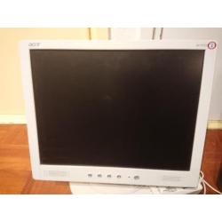 Diverse computermonitoren en keyboards (MOET WEG!!)
