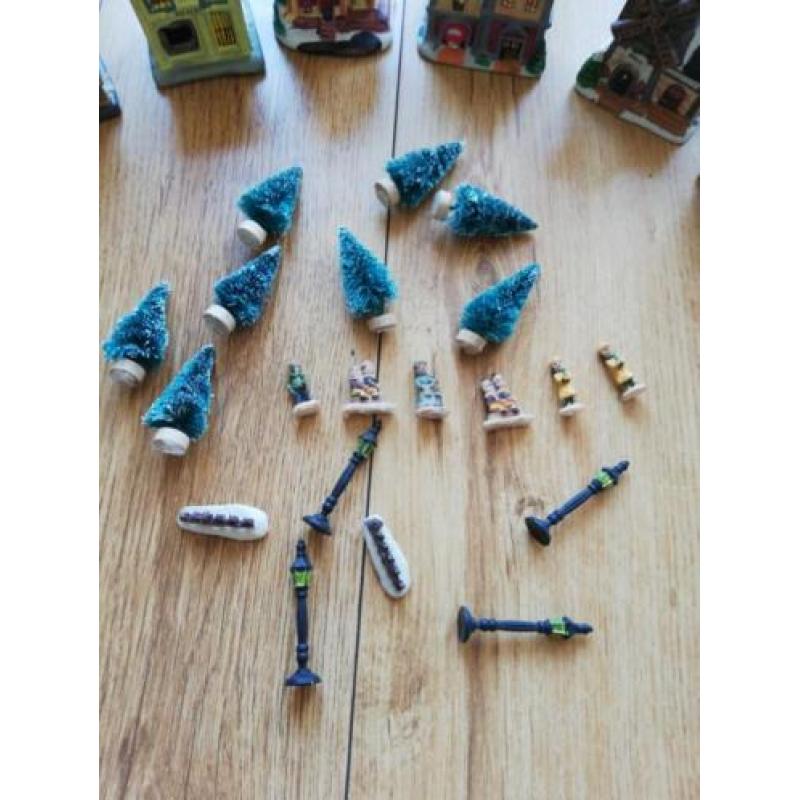 Kerstdorp met 10 kersthuisjes & nog losse accessoires