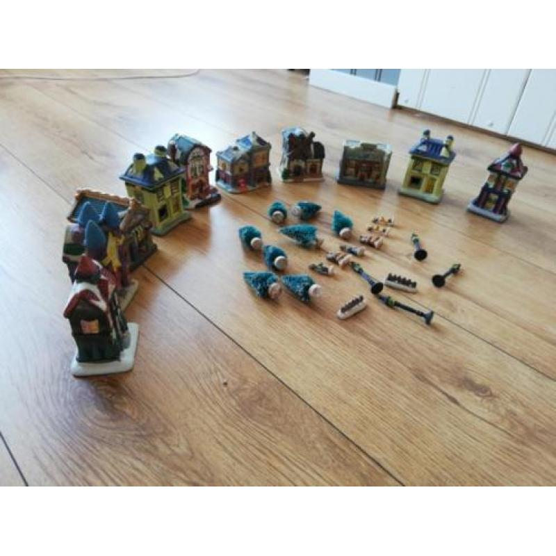 Kerstdorp met 10 kersthuisjes & nog losse accessoires
