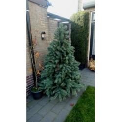 Kunst kerstboom inclusief versiering en verlichting.
