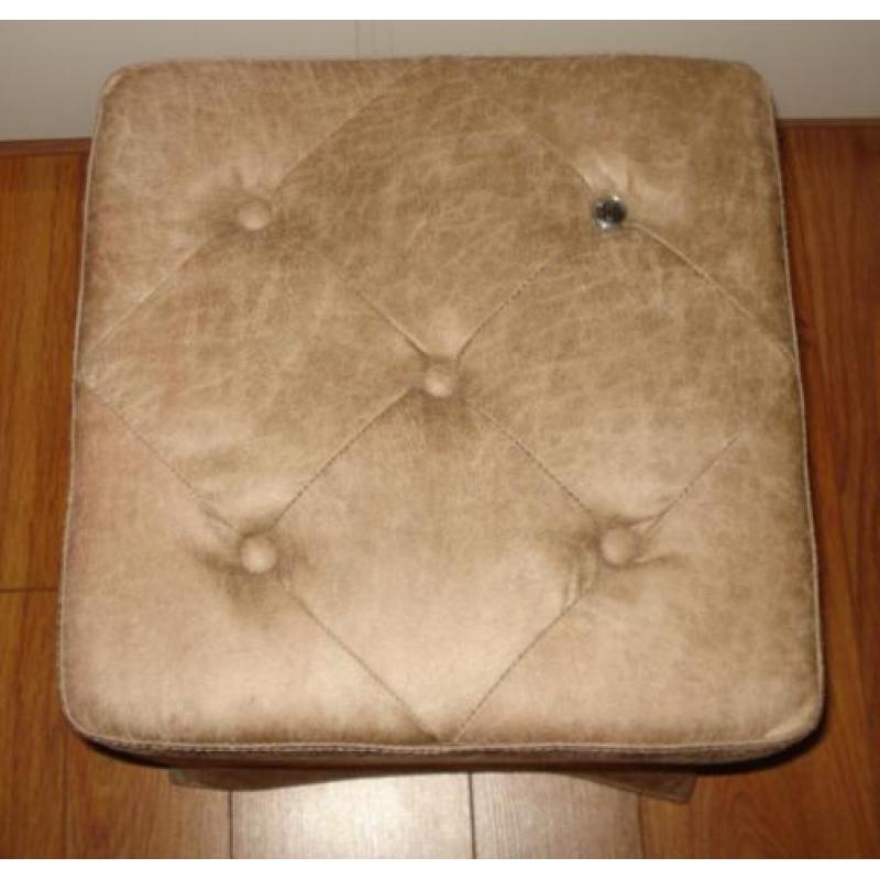 Te koop `THE CLUB`footstool van Riviera Maison