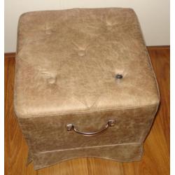 Te koop `THE CLUB`footstool van Riviera Maison
