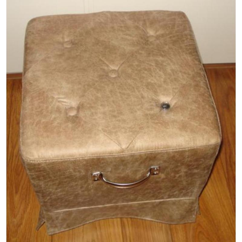 Te koop `THE CLUB`footstool van Riviera Maison