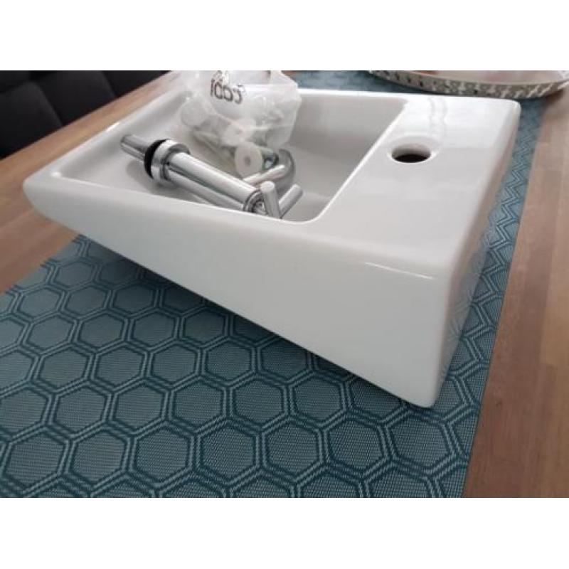 Wastafel met kraan.