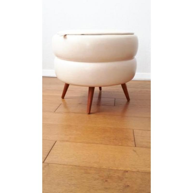 Vintage poef crème kunstleer H 39 D 45 cm