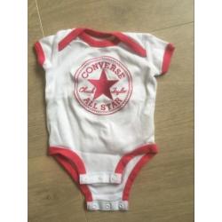Trainingspak, romper, slab en mutsje Converse 0-3 maanden