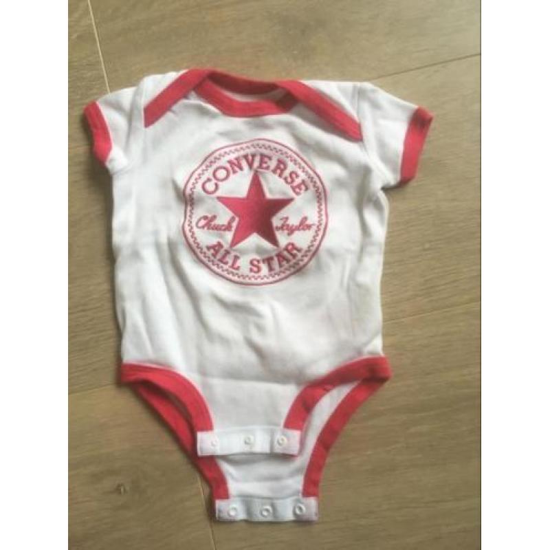 Trainingspak, romper, slab en mutsje Converse 0-3 maanden