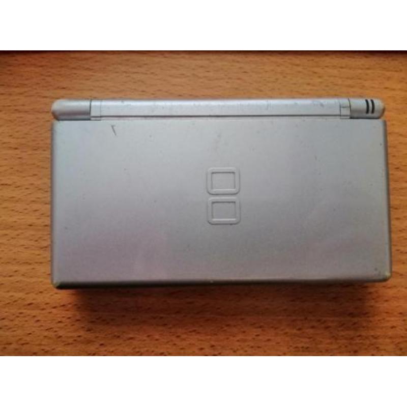 Nintendo DS Lite - met toebehoren en games.