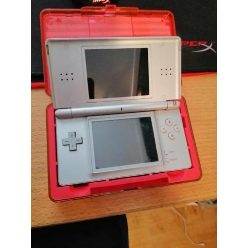 Nintendo DS Lite - met toebehoren en games.