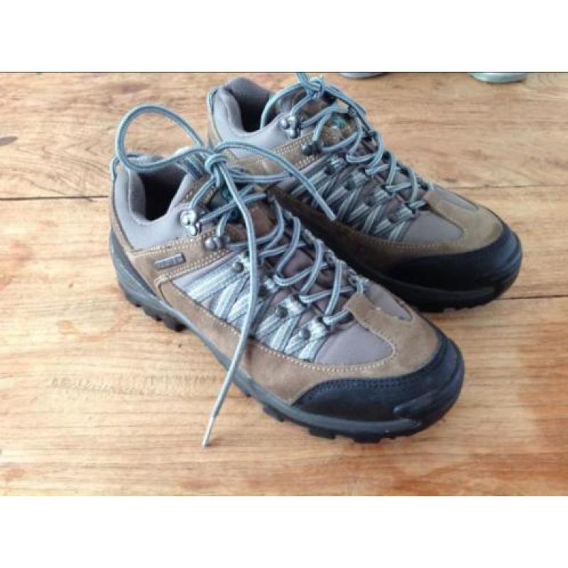 Nomad stoere wandelschoenen maat 40 zgan 25€